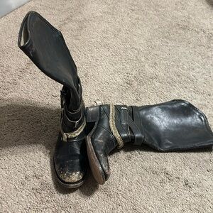Free bird Distressed Boots